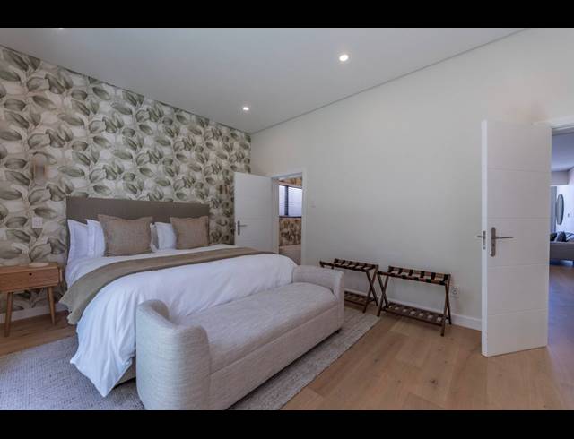 2 BEDROOM APARTMENT TO LET IN SEA POINT